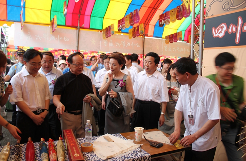 天府四川寶島行與黃曉祥與國(guó)民黨副主席蔣孝嚴(yán)一行